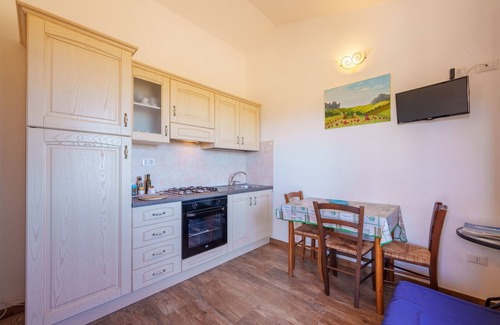 Aglientu Apartment | Holiday Apartment "Casa Mirto Con Piscina E Vista Mare" with Sea View, Shared Pool & Wi-Fi