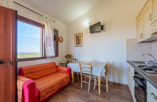 Aglientu Apartment | Holiday Apartment "Casa Ginepro Piscina E Vista Mare" with Sea View, Shared Pool & Wi-Fi