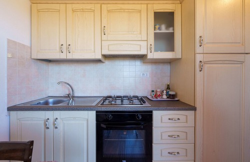 Aglientu Apartment | Holiday Apartment "Casa Ginestre" with Sea View, Shared Pool and Wi-Fi