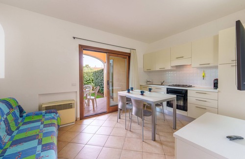 Murta Maria Apartment | Holiday Apartment "Casa Vacanze Limone" with Private Terrace, Private Garden & A/C