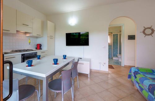 Murta Maria Apartment | Holiday Apartment "Casa Vacanze Limone" with Private Terrace, Private Garden & A/C