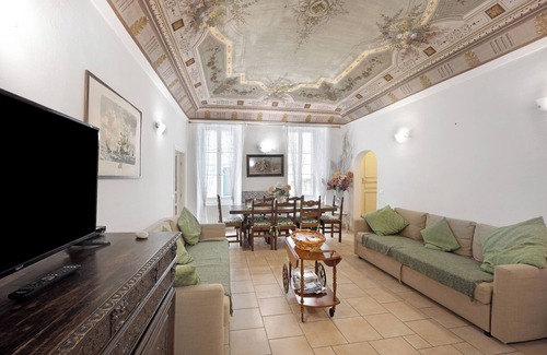 Sanremo Old Town Apartment | Holiday Apartment 'Domus Napoleone Bonaparte' with A/C & Wi-Fi