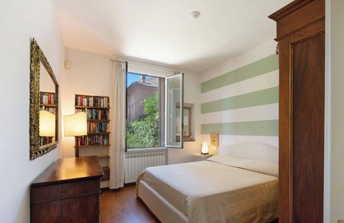 Arenzano Apartment | Holiday Apartment "Du House - Arenzanohost" with Garden & Wi-Fi