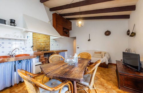 Petra Apartment | Holiday Apartment "Es Mulí" with Mountain View, Shared Pool & Wi-Fi
