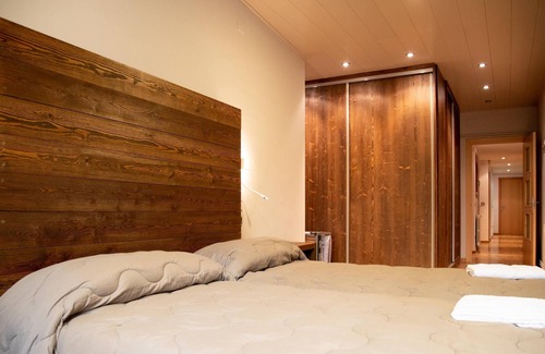 Sort Apartment | Holiday Apartment 'Exclusivo Apartamento' en Sort with Balcony & Mountain View