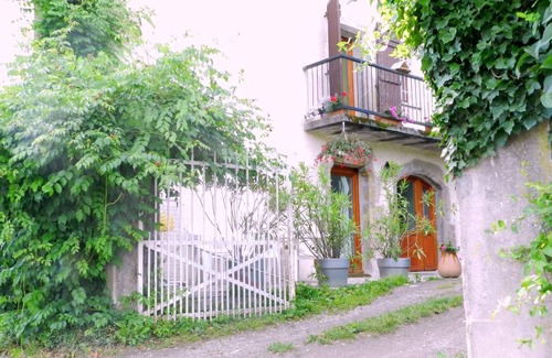 Sainte-Helene-du-Lac House | Holiday apartment Les Mollettes for 1 - 4 persons with 1 bedroom - Holiday house