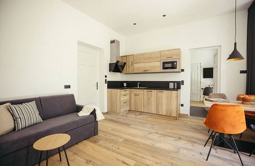 Lagundo Apartment | Holiday Apartment 'Freienfeldhof Elstar' with Mountain View, Shared Garden and Wi-Fi