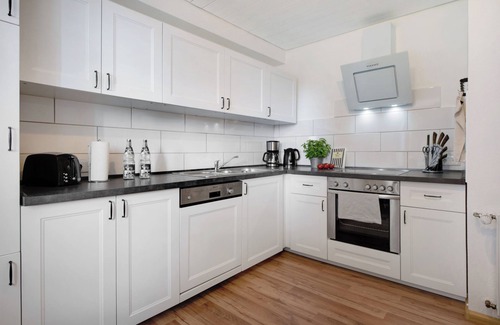 Todtnauberg Apartment | Holiday Apartment "Haus Bergruh Fuchsbau" with Mountain View, Private Terrace & Wi-Fi
