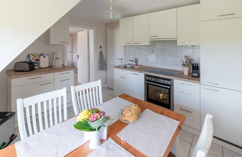 Langeneß Apartment | Holiday Apartment 'Haus Süderkamp' with Lake View and Wi-Fi