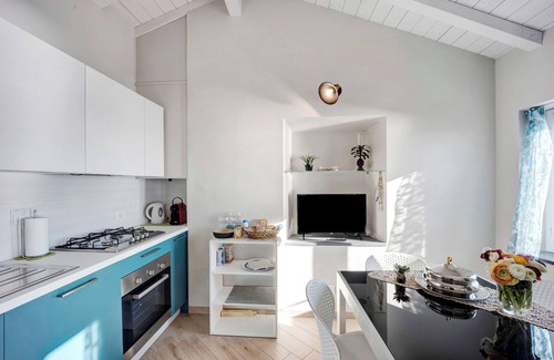 Bordighera Apartment | Holiday Apartment in the Old City with Seaview & Shared Garden