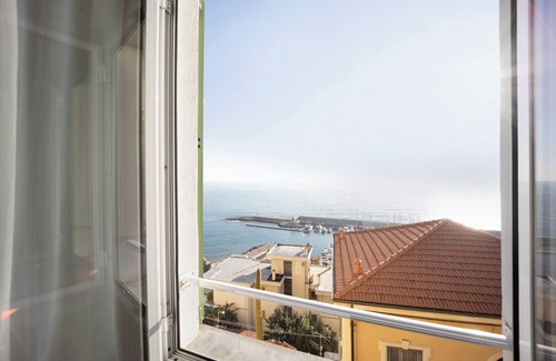 Bordighera Apartment | Holiday Apartment in the Old City with Seaview & Shared Garden