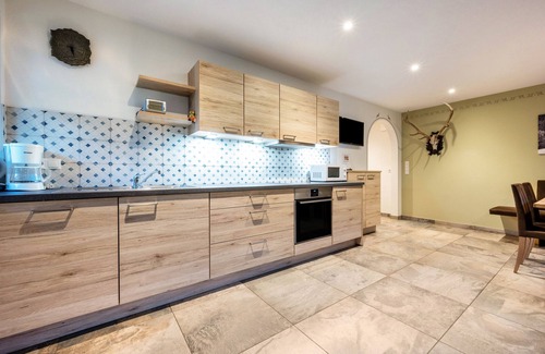 Valle Aurina Apartment | Holiday Apartment "Dreiherrenspitze" with Shared Whirlpool & Garden
