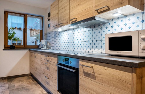 Valle Aurina Apartment | Holiday Apartment "Dreiherrenspitze" with Shared Whirlpool & Garden