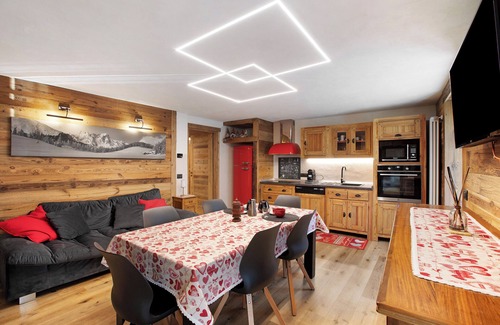 Courmayeur Apartment | Holiday Apartment 'Jorasses La Maison de Courma' with Mountain View & Wi-Fi