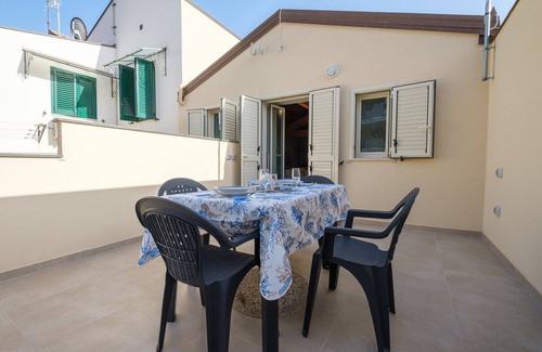 Milazzo Apartment | Holiday Apartment "Le Antiche Mura - Monolocale" with Private Terrace & Wi-Fi
