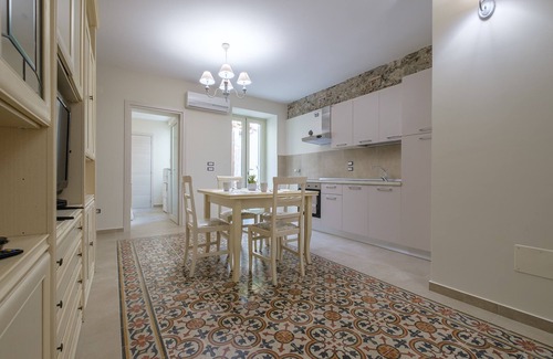 Milazzo Apartment | Holiday Apartment "Le Antiche Mura - Appartamento" with Private Terrace & Wi-Fi