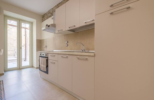 Milazzo Apartment | Holiday Apartment "Le Antiche Mura - Appartamento" with Private Terrace & Wi-Fi