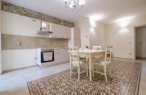 Milazzo Apartment | Holiday Apartment "Le Antiche Mura - Appartamento" with Private Terrace & Wi-Fi