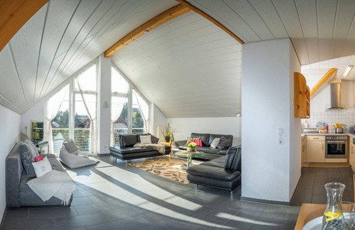 Schienen Apartment | Holiday Apartment "Lea" at Lake Constance with Wi-Fi, Balcony, Terrace & Garden