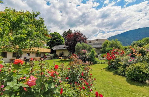 Naz Apartment | Holiday Apartment 'Linder 23' with Mountain View, Communal Pool and Wi-Fi