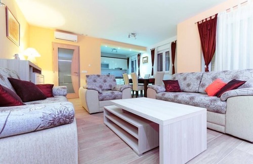 Istok House | Holiday apartment Makarska for 1 - 12 persons with 6 bedrooms - Holiday house