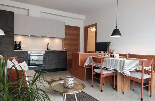 Cermes Apartment | Holiday Apartment "Matthäus" with Mountain View, Wi-Fi, Garden & Terrace