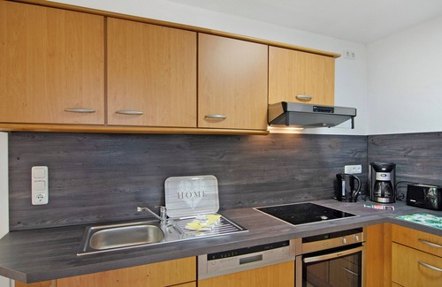 Apen Apartment | Holiday Apartment Otte with Shared Terrace, Private Garden and Wi-Fi