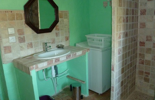 Montlaux Apartment | Holiday Apartment 'Petit Gite La Ferme' with Garden & Wi-Fi