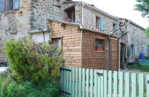 Montlaux Apartment | Holiday Apartment 'Petit Gite La Ferme' with Garden & Wi-Fi