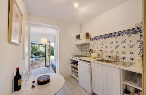 Praia Da Granja Ski Chalet | Holiday Apartment 'Praia Da Granja - Seaside Beach' with Sea View, Garden & Wi-Fi