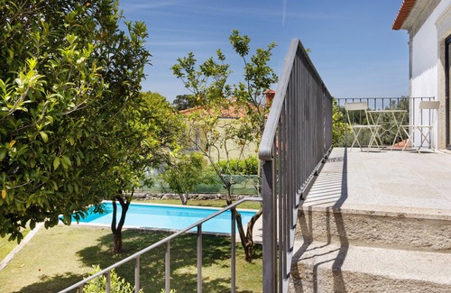 Cardielos Apartment | Holiday Apartment 'Suite Casa do Mestre' with Mountain View, Pool & Wi-Fi