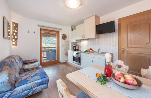 Brie Apartment | Holiday Apartment "Schlern - Heigler Hof" with Mountain View, Wi-Fi, Balcony, Sauna & Terrace