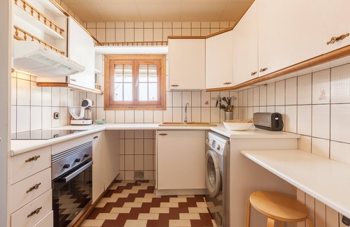 Mataro Apartment | Holiday Apartment "Sant Pere" with Private Terrace, Balcony & Wi-Fi