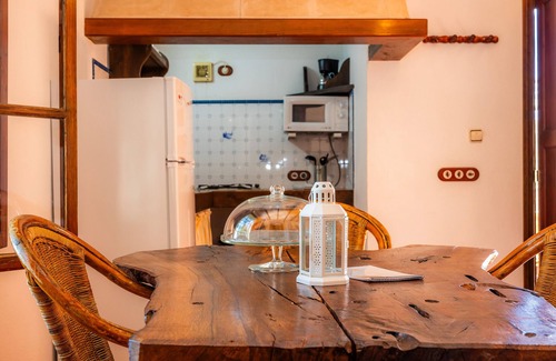 Petra Apartment | Holiday Apartment "Ses Solls" with Mountain View, Shared Pool & Wi-Fi