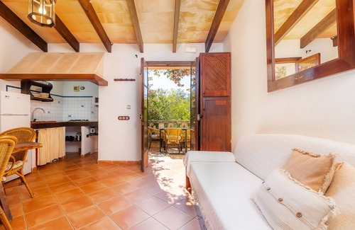 Petra Apartment | Holiday Apartment "Ses Solls" with Mountain View, Shared Pool & Wi-Fi