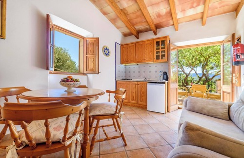 Calvia Apartment | Holiday Apartment Son Malero with Shared Pool & Wi-Fi