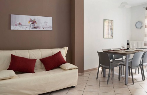Rodello Apartment | Holiday Apartment "Umberto" with Balcony, A/C & Wi-Fi