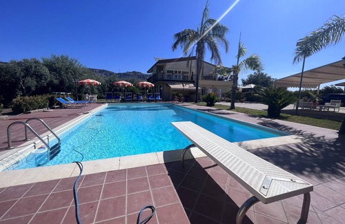 Syracuse Villa | Holiday Apartment Villa Ludovica, Swimming pool 6x12, padel field, Jacuzzi
