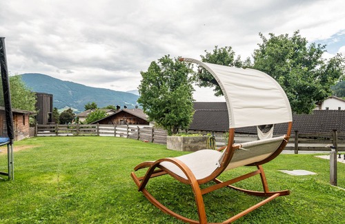 Feldthurns Apartment | Holiday Apartment "Wegscheiderhof Gartenwohnung" with Mountain View, Private Sauna & Wi-Fi