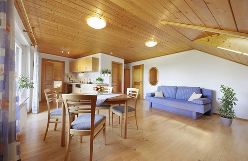 Durbach Apartment | Holiday Apartment "Winzerhof Wörner" with Mountain View, Shared Garden & Wi-Fi