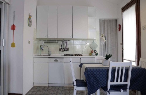 Calmasino Apartment | Holiday apartment with private garden and air conditioning
