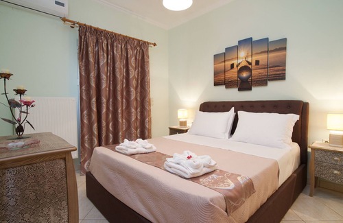 Razata Apartment | Holiday apartment with a big garden - "Madalenas"- Ideal for family
