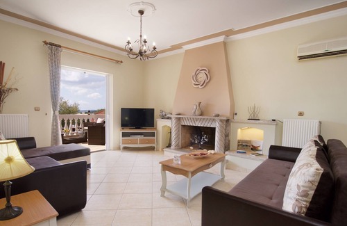 Razata Apartment | Holiday apartment with a big garden - "Madalenas"- Ideal for family