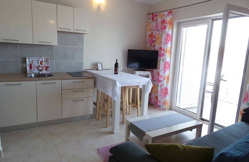 Karlobag Apartment | Holiday apartment with terrace near the sea
