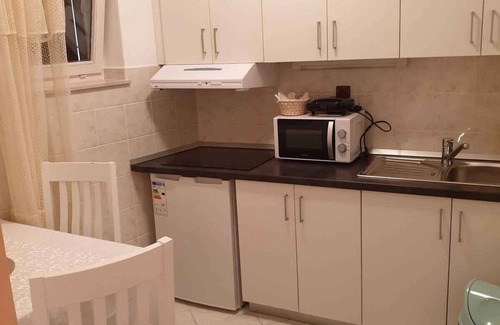 Mihotici Apartment | Holiday apartment with air conditioning and pool