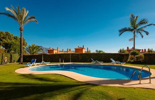 New Golden Mile Apartment | Holiday apartment with private garden, barbecue and pool, Benahavís