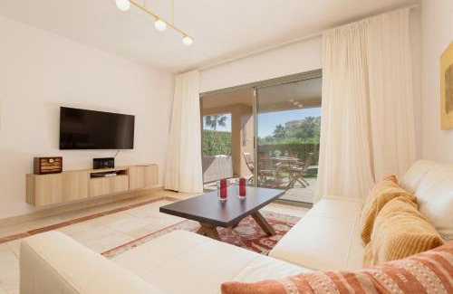 New Golden Mile Apartment | Holiday apartment with private garden, barbecue and pool, Benahavís