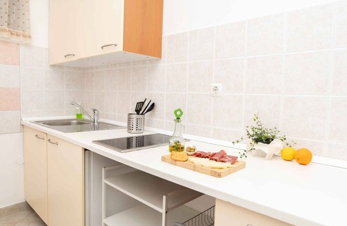 Ravni Apartment | Holiday apartment with terrace and sea view