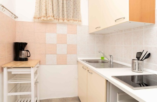 Ravni Apartment | Holiday apartment with terrace and sea view