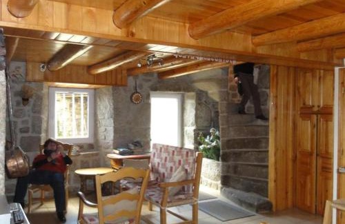 Le Malzieu-Forain House | Holiday cottage in Lozre in a pretty corner of Margeride